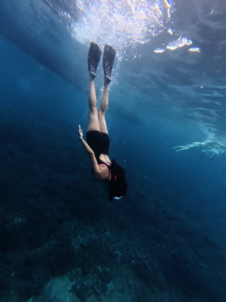 Milee diving underwater